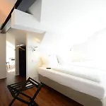 Hotel Luxstay - Self-check-in 3*