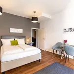 Hotel Luxstay - Self-check-in