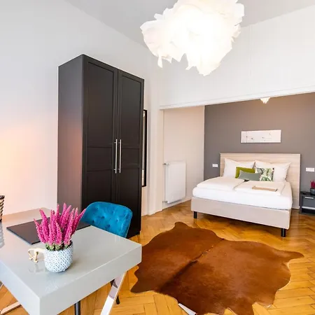 Luxstay - Self-check-in Hotel