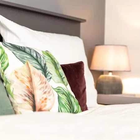 Luxstay - Self-check-in Hotel
