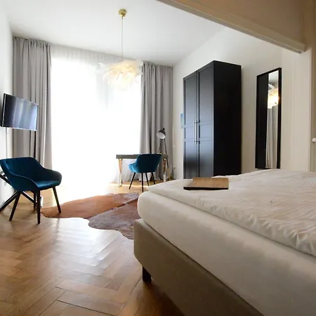 Hotel Luxstay - Self-check-in 3*