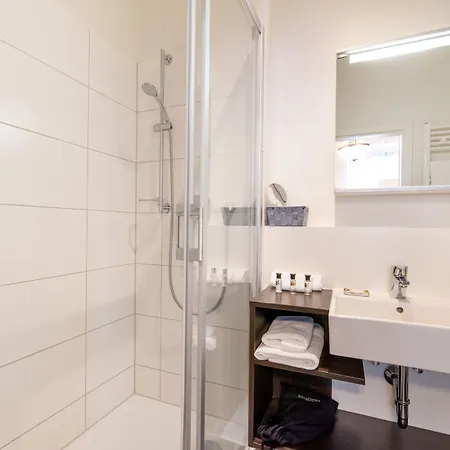 Hotel Luxstay - Self-check-in 3*
