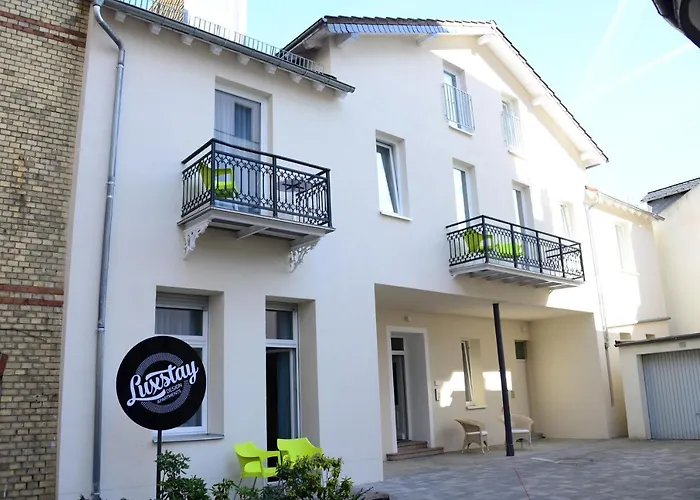 Szálloda Luxstay - Self-check-in 3*